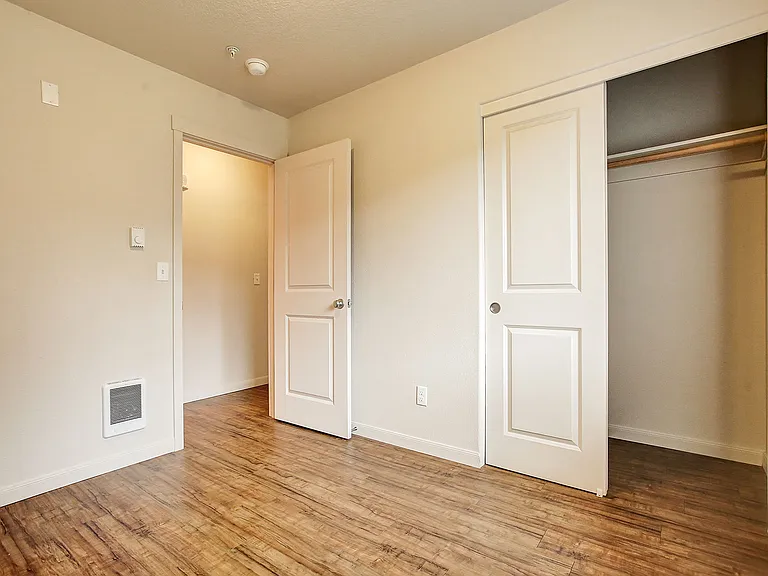 Riva Courtyard Apartments — Photo 28