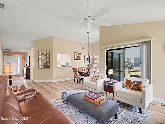 4th image of 873 Ridge Lake Dr