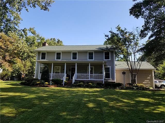 1st image of 2432 Woodleigh Dr