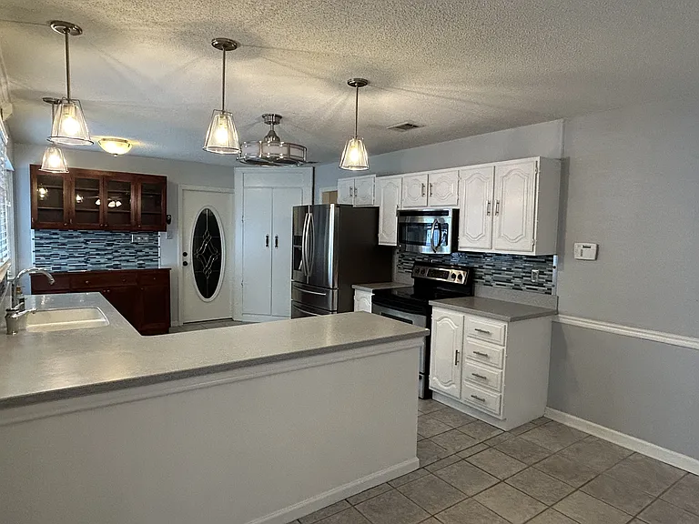 1008 Charlene St — Photo 16