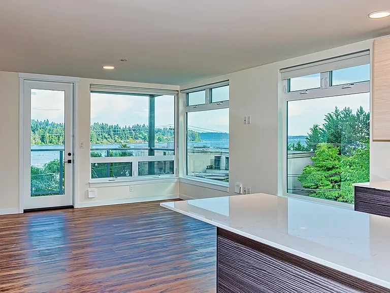 9040 NE Juanita Dr #303 — Photo 1
