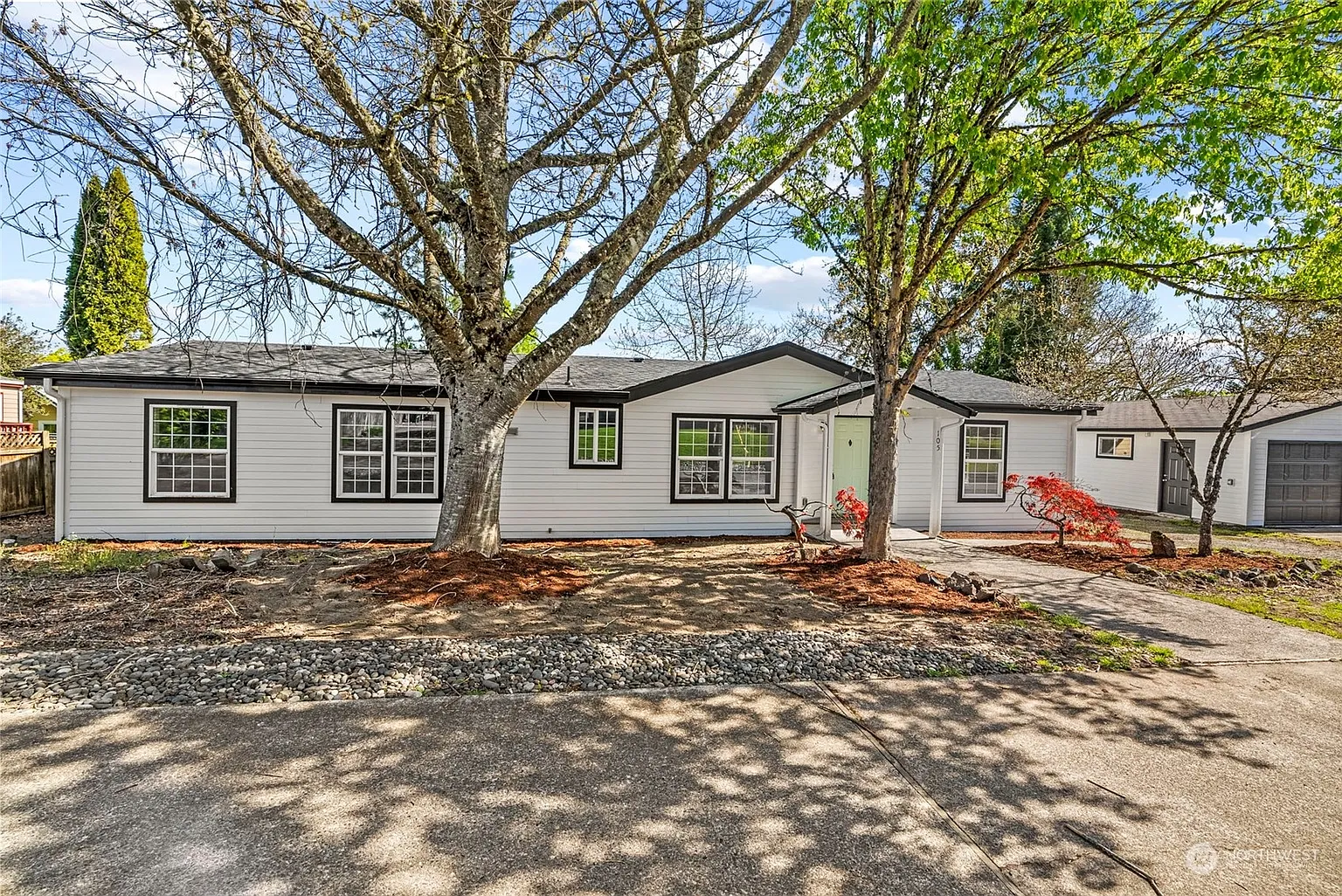 105 Robin Court photo 1