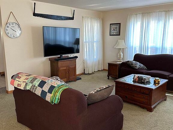 5th image of 939 S Lake Dr
