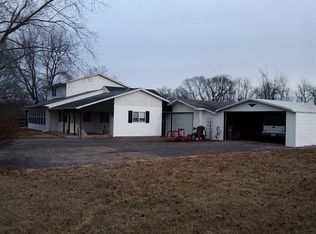 14456 E Dutch Henry Rd, Lewistown, IL 61542