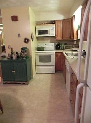 5th image of 417 Brown St Unit 6