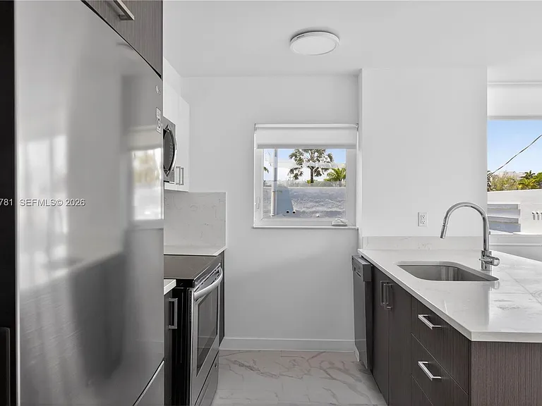 1552 Euclid Ave #8 — Photo 3