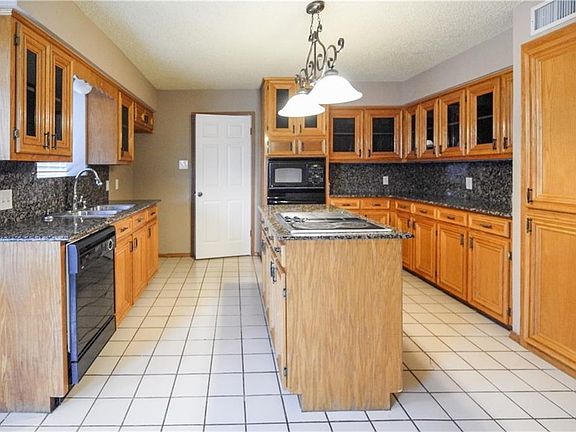 3rd image of 6618 Hunt Dr