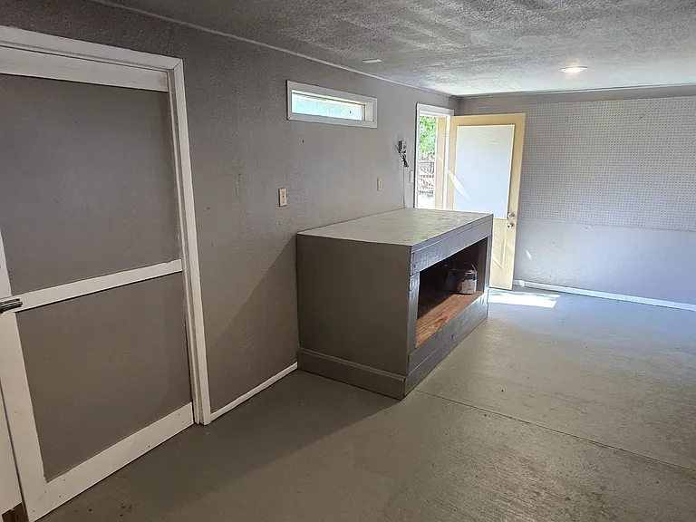 313 NW Parkwood Ln — Photo 11