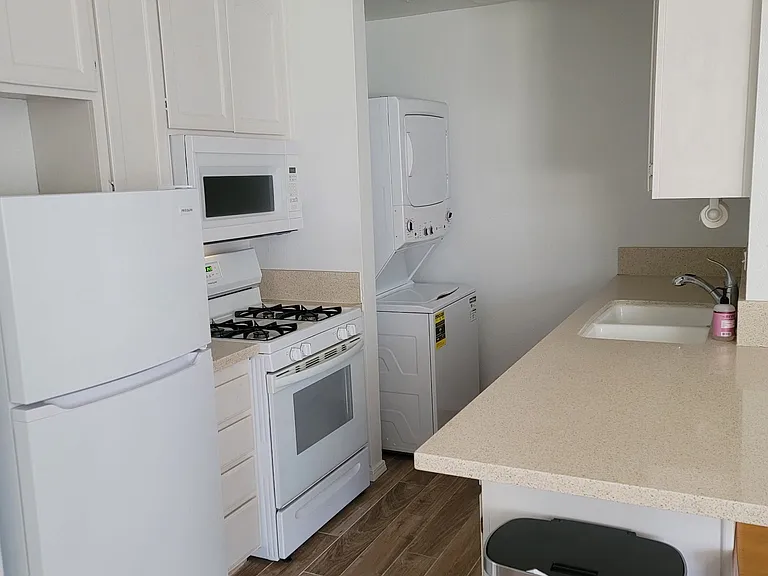 515 Grande Ave #D — Photo 5
