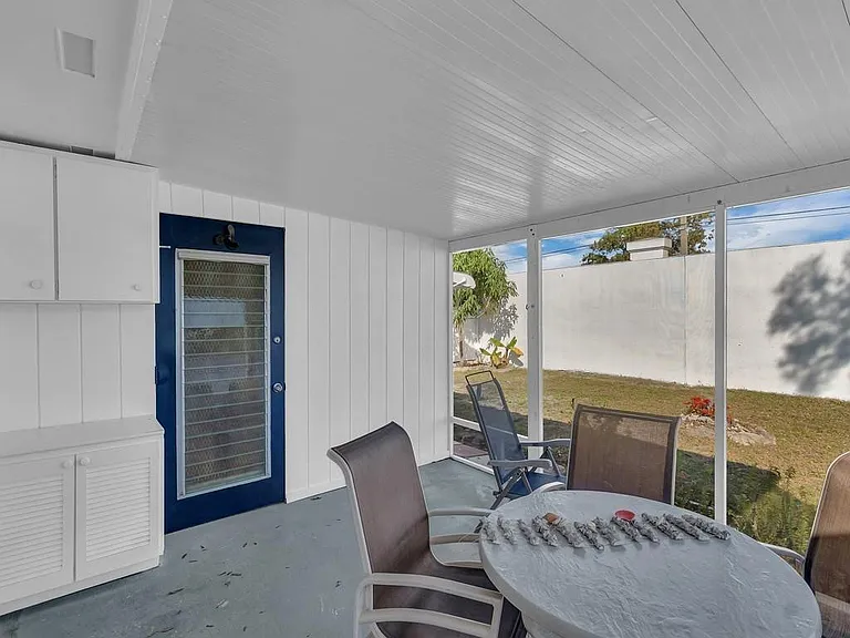 476 19th Pl — Photo 20