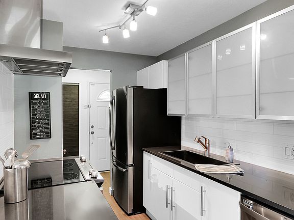 2nd image of 14602 NE 51st St