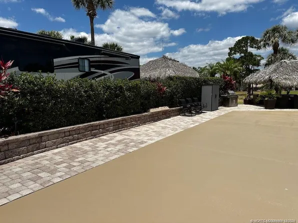 440 NW Sandtrap Ln, Port Saint Lucie, FL 34986