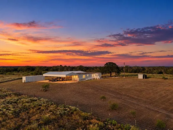 859 Lakey Rd, Nixon, TX 78140