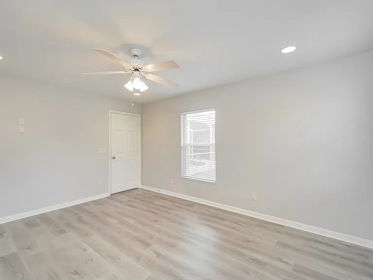 1413 SW 11th Pl — Photo 10