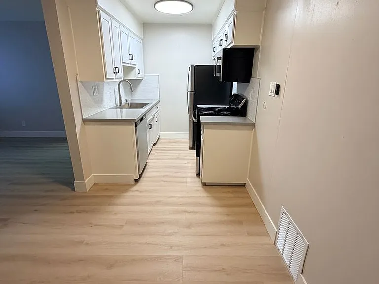 Providence House Apartments — Photo 16