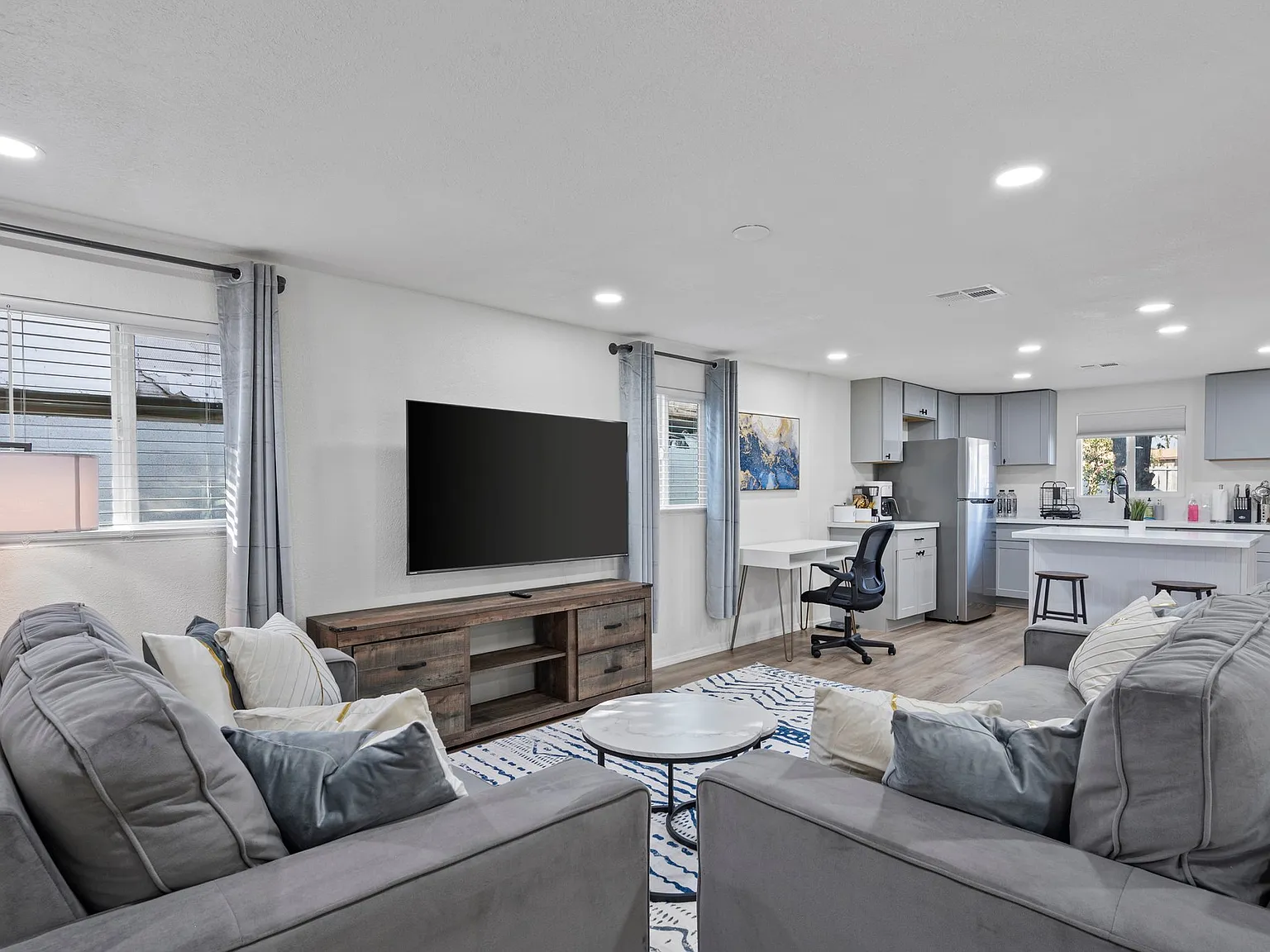 2 bed, $1,650 — Photo 3