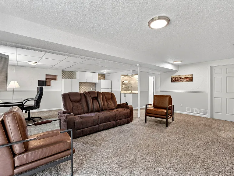 2335 Hempline Ct — Photo 31