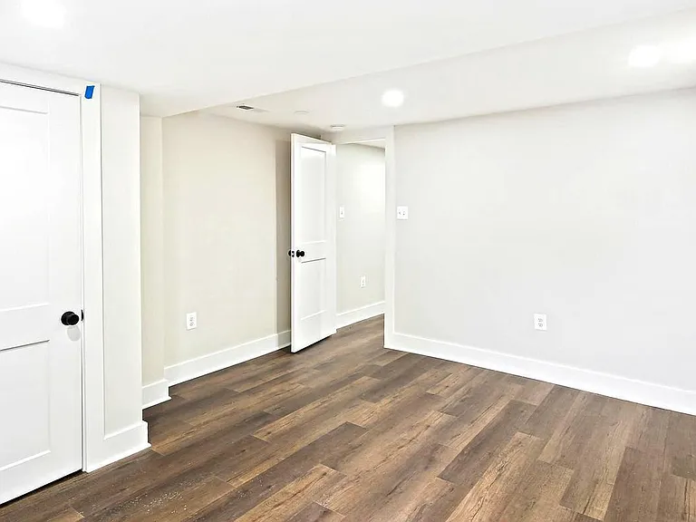 1327 W 42nd St — Photo 18