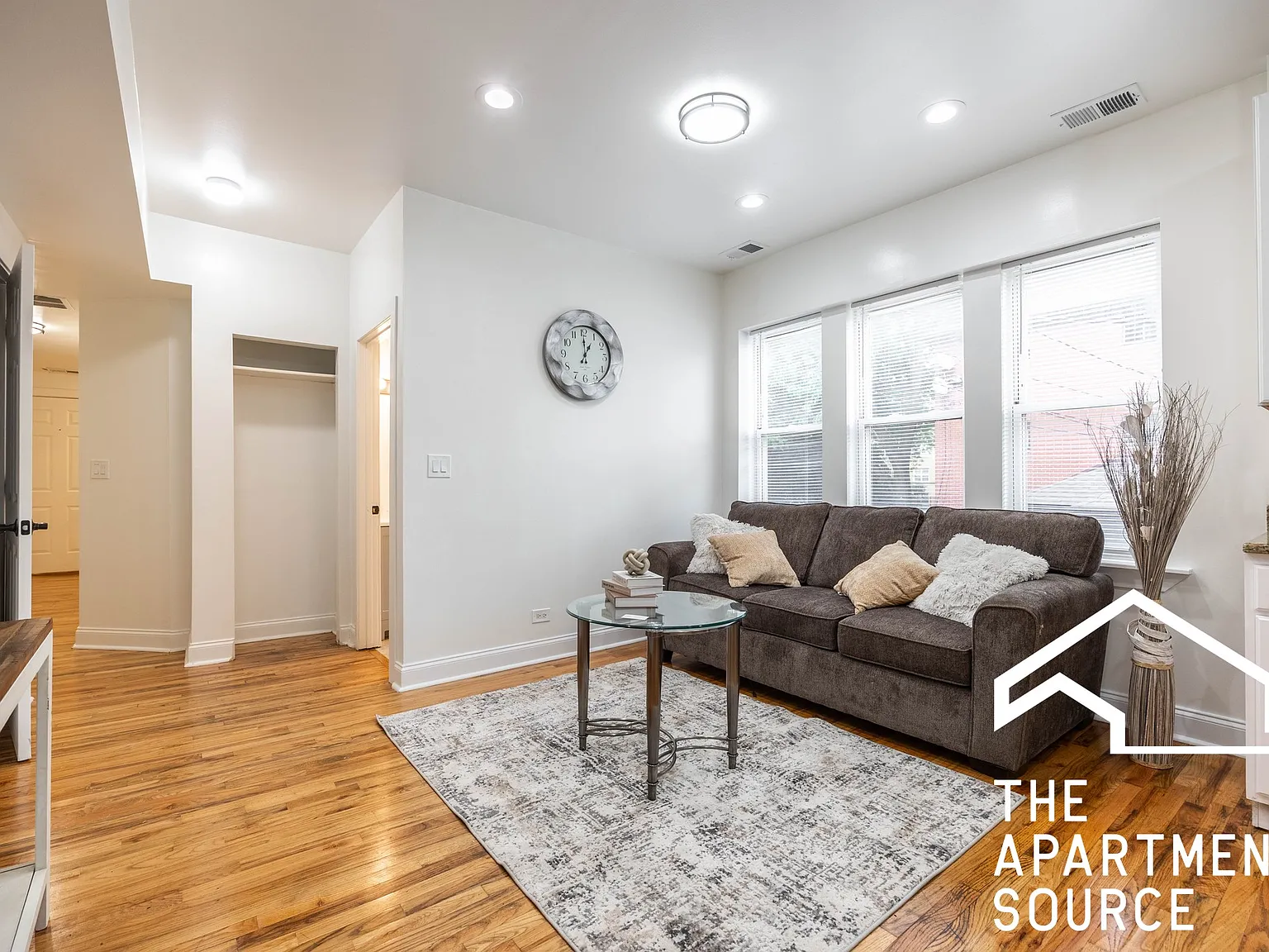 2 bed, 1050 sqft, $2,325 — Photo 4