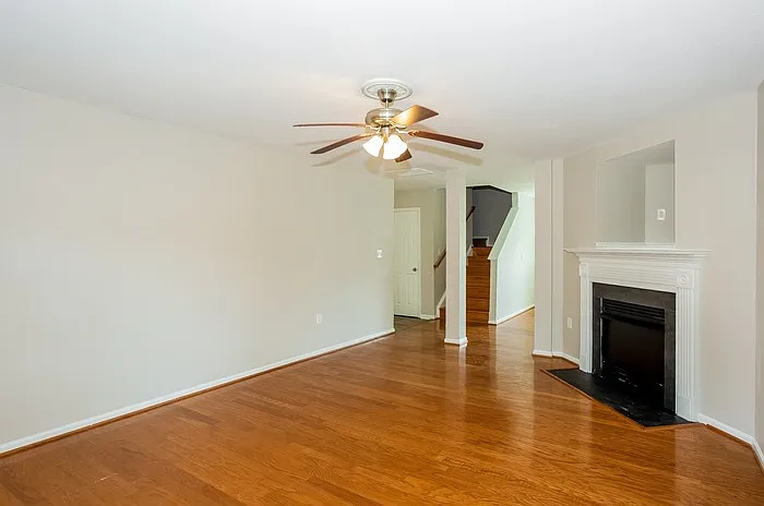 5027 Patricia Ann Ln — Photo 4