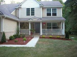 6372 Woodvine Dr, Chelsea, MI 48118