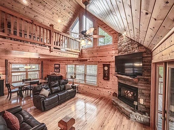 2nd image of 225 Hiawatha Trl