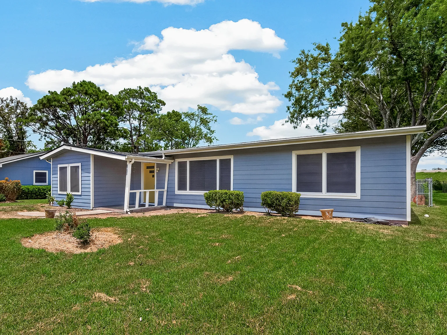 2422 Florence Street — Photo 4