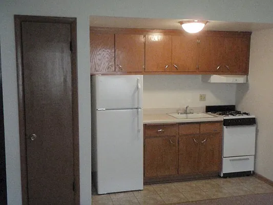 3913 S Packard Ave — Photo 2