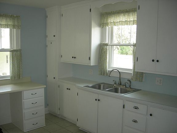 4th image of 430 Dixie Ct