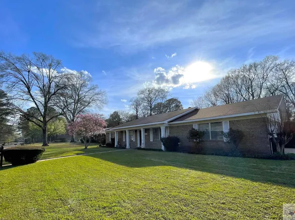 2223 Franklin Dr, Texarkana, AR 71854