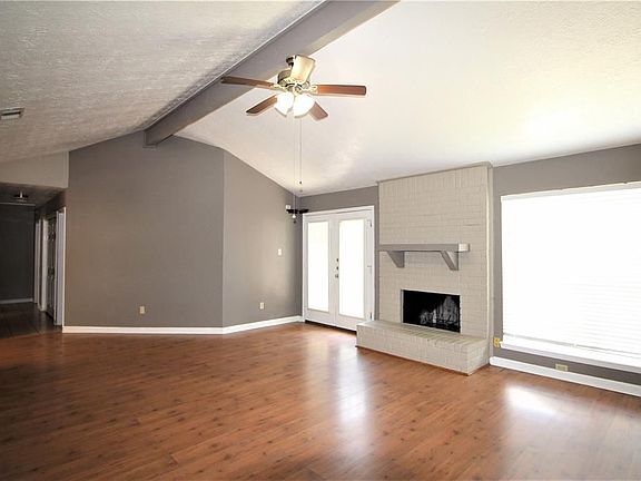 3rd image of 3106 Heritage Green Dr