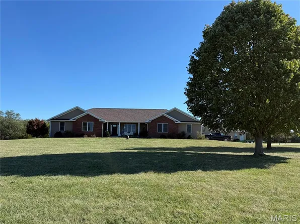 3721 Hawk Point, Palmyra, MO 63461
