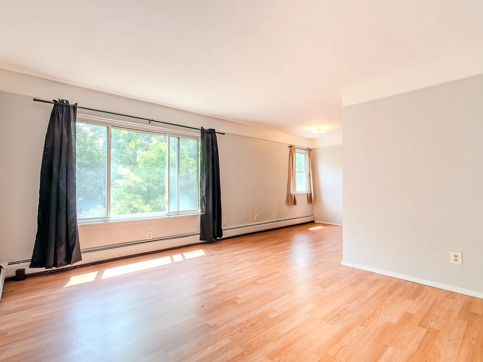1 bed, 700 sqft, $1,050 — Photo 3