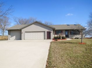 1662 Rockview Rd, Dixon, IL 61021