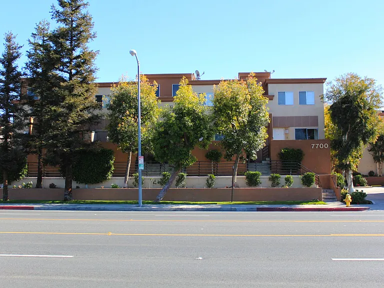 7700 Topanga Canyon Blvd — Photo 3