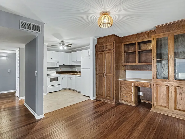 555 N Dupont Ave #B-26 — Photo 6