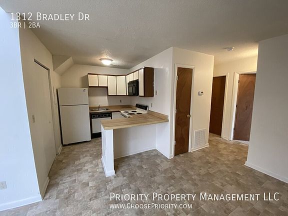 5th image of 1312 Bradley Dr