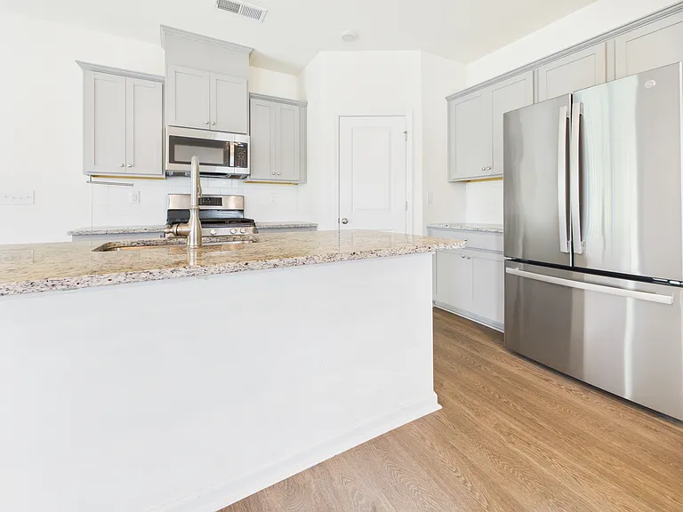 2794 Yeager Dr — Photo 2