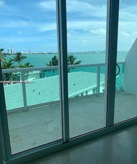 2000 Bay Dr #403 — Photo 11