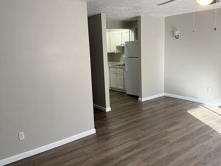 412 Woodcreek Dr #7 — Photo 2