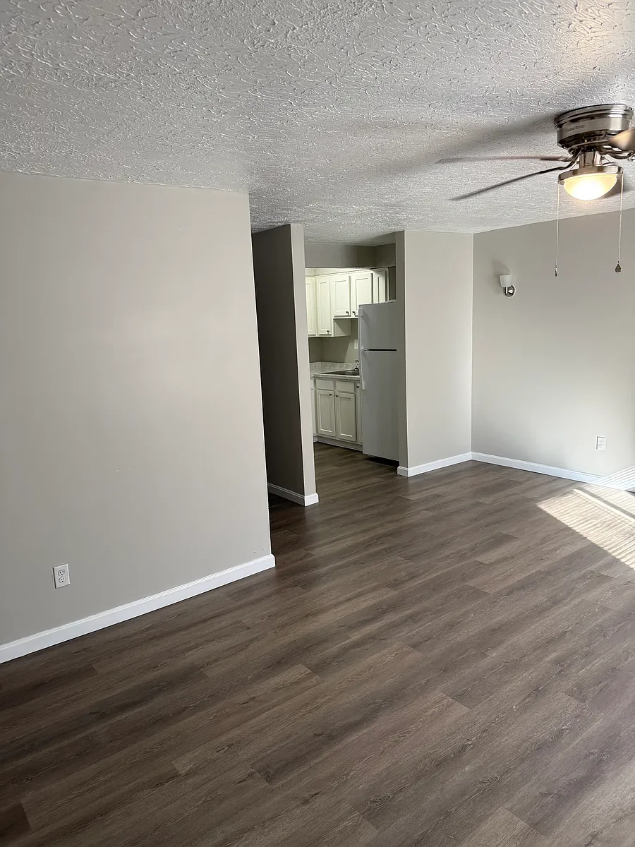 Building Photo - 412 Woodcreek Dr #7