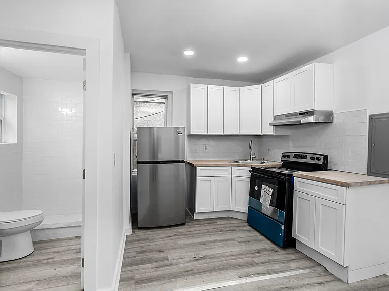 2612 W Girard Ave #1 — Photo 1