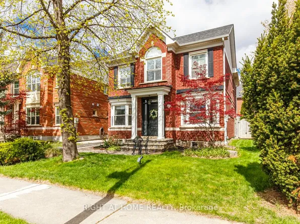 241 Lexington Rd, Oakville, ON L6H 6L5
