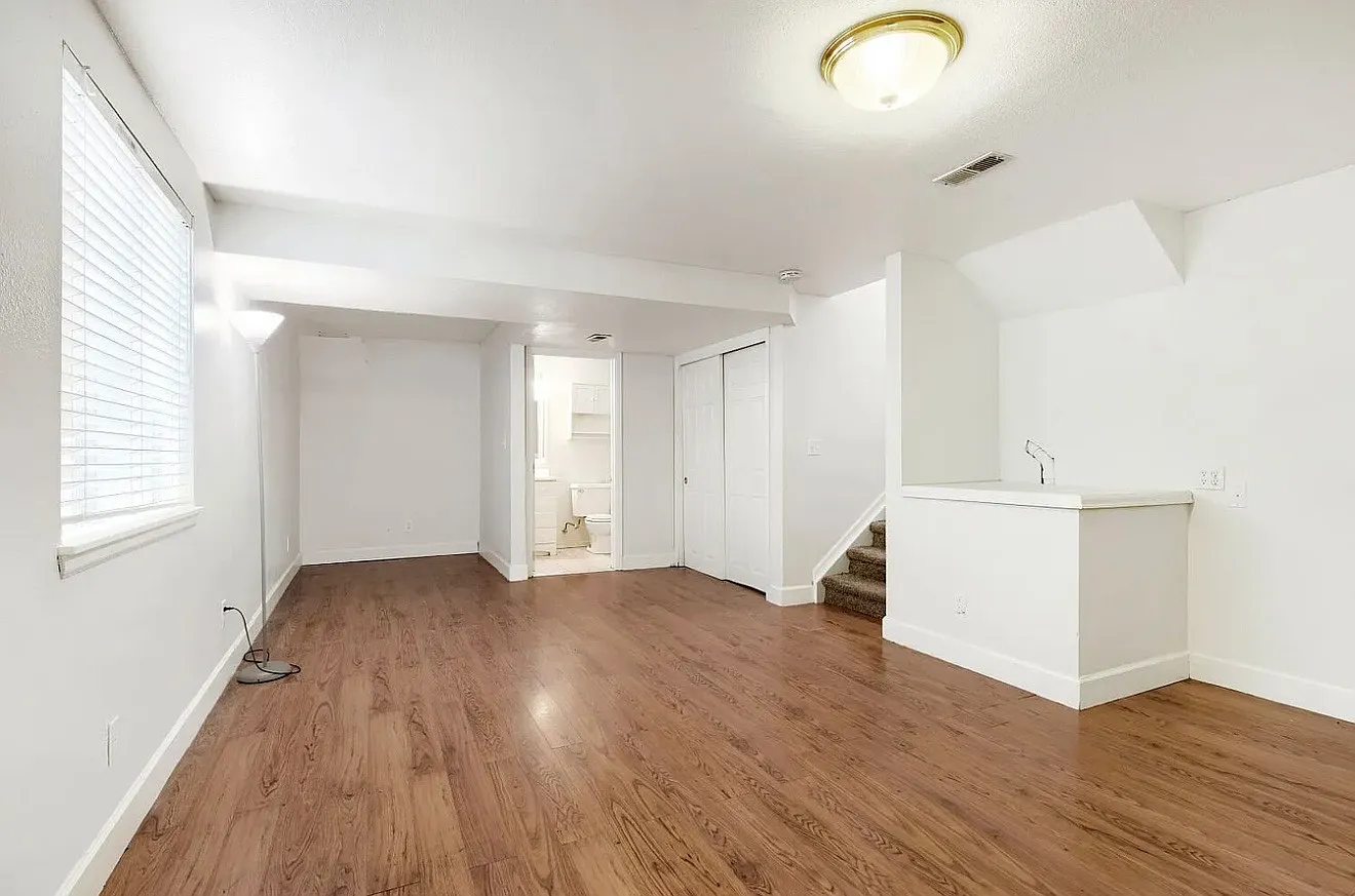 4 bed, 2001 sqft, $3,300 — Photo 2