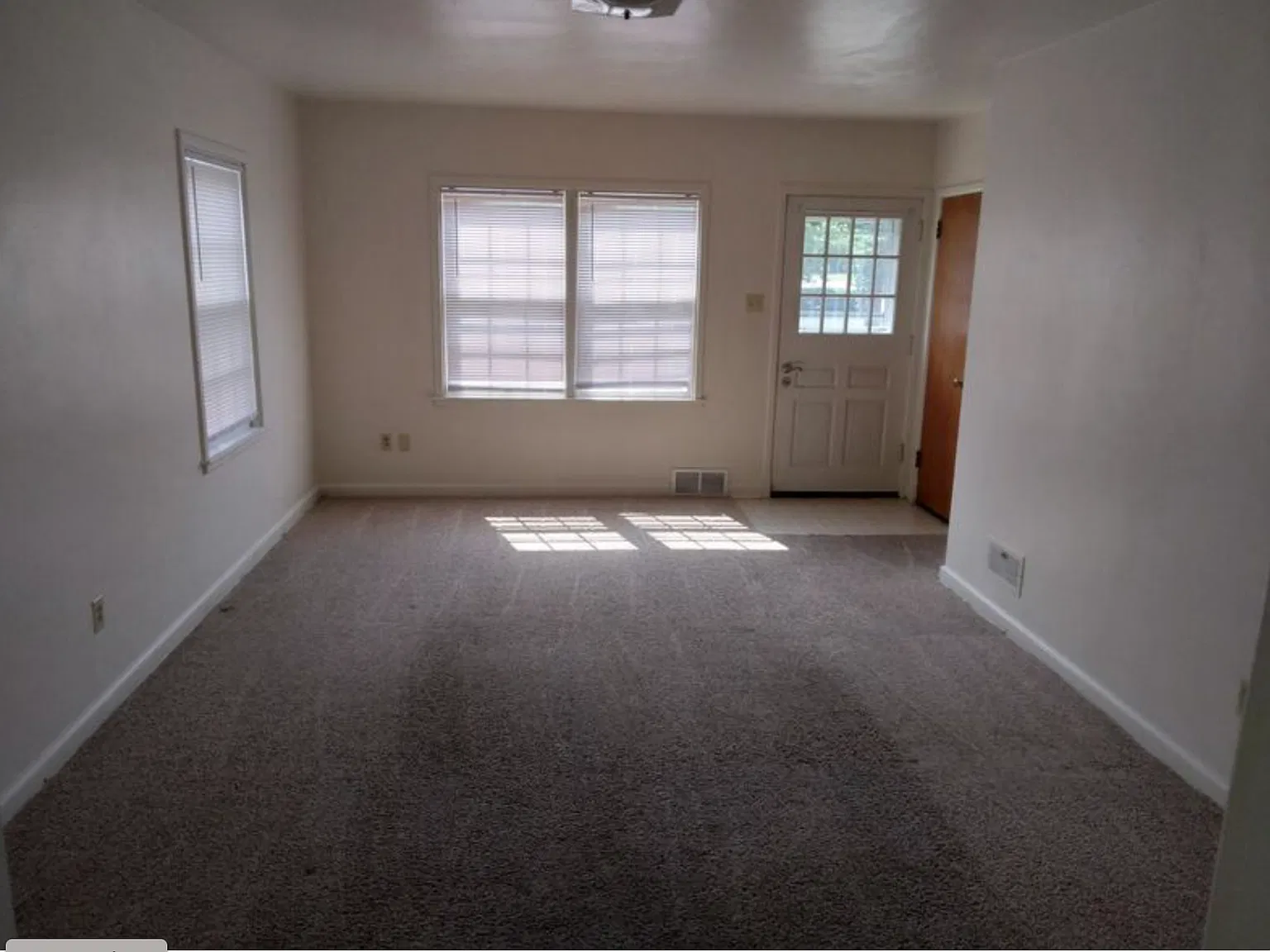 2 bed, 900 sqft, $975 — Photo 3