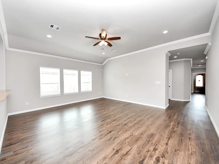 314 Carlos Leal Dr — Photo 8