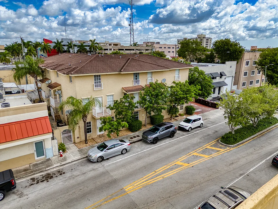 9 E 4th St #101