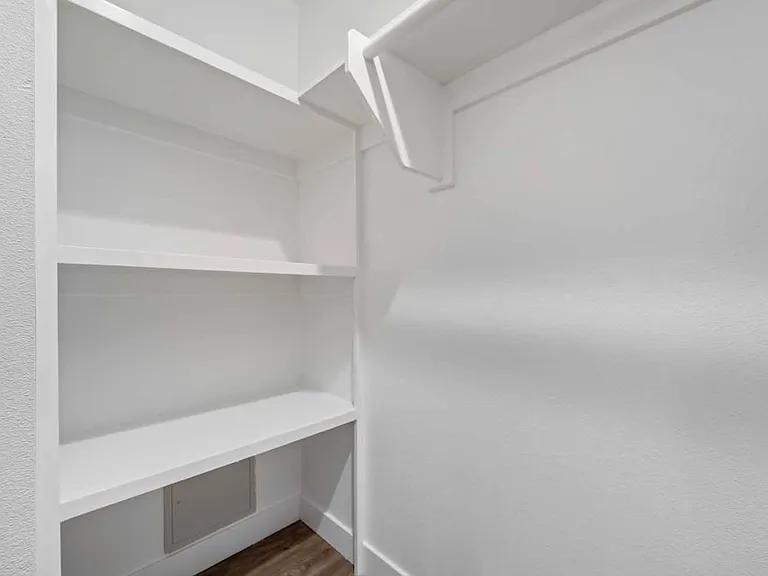 Los Robles Apartments — Photo 14