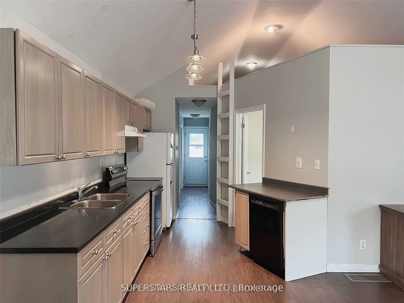 276 Parkwood Ave — Photo 4