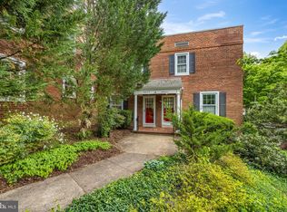 2800 S Abingdon St #B, Arlington, VA 22206